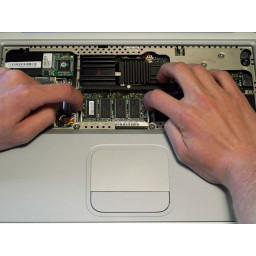 Замена оперативной памяти PowerBook G4 Titanium Mercury